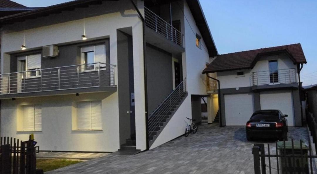Kotor Varos Apartman Avram מראה חיצוני תמונה